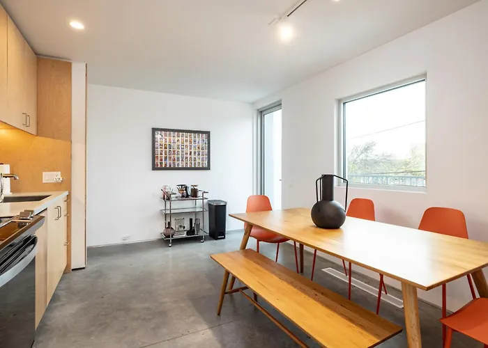 Walk To Magnolia District - Above Dining And Shops Holiday home
