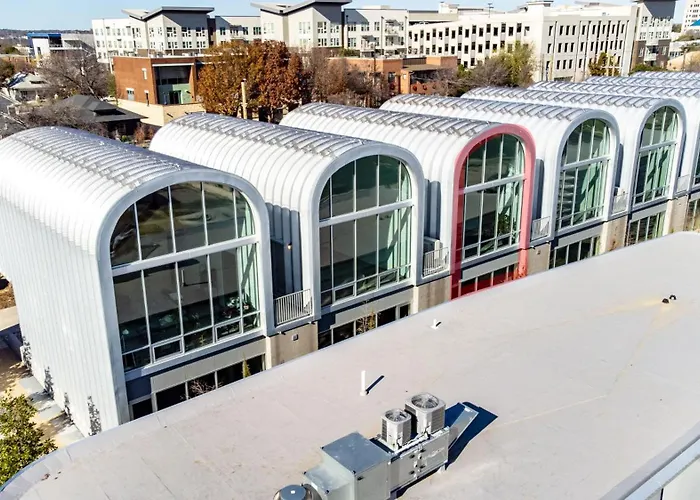 Walk To Magnolia District - Above Dining And Shops